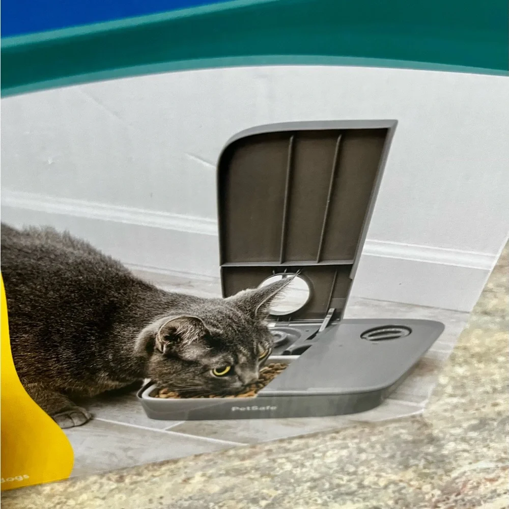 NIB Petsafe Automatic 2 meal pet feeder